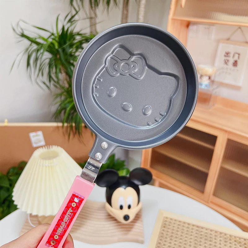 ✅ Frigideira Antiaderente Temática – Modelos Hello Kitty, Mickey, Stitch e Mais!