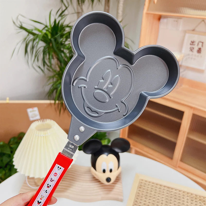 ✅ Frigideira Antiaderente Temática – Modelos Hello Kitty, Mickey, Stitch e Mais!